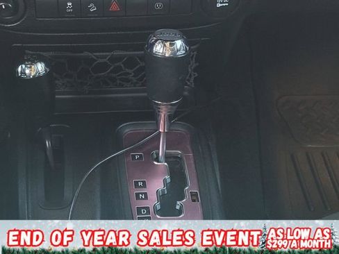 Used 2015 Jeep Wrangler Unlimited Rubicon w/ Connectivity Group image 23