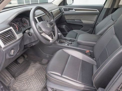 Used 2021 Volkswagen Atlas SE image 2