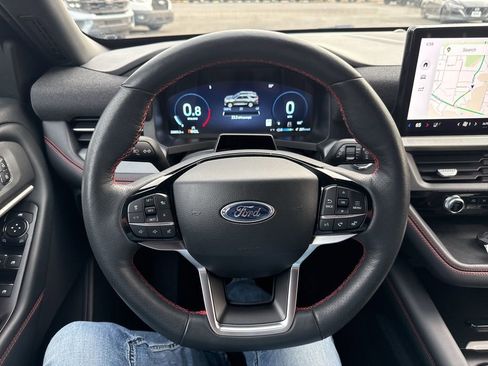 Used 2025 Ford Explorer ST-Line image 11