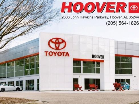 Used 2022 Toyota Tacoma SR5 w/ Technology Package image 5