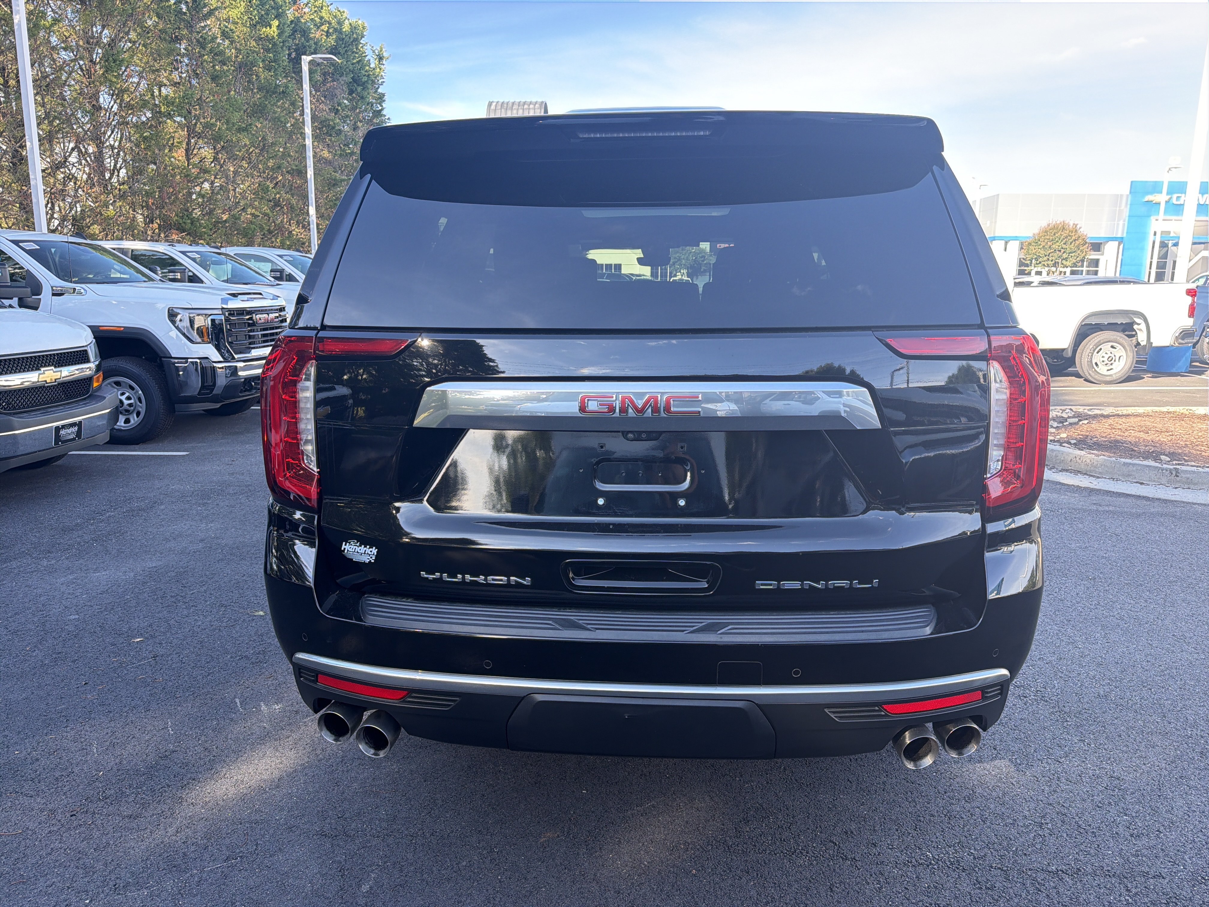 Used 2023 GMC Yukon XL Denali w/ Advanced Technology Package AWD/4WD image 9
