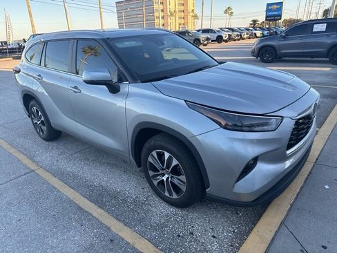 Used 2024 Toyota Highlander XLE image 1
