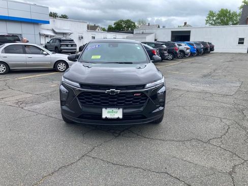 Used 2024 Chevrolet Trax RS w/ Driver Confidence Package FWD image 2