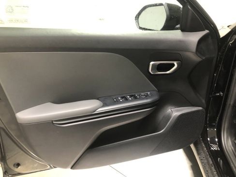 New 2025 Kia K4 LX image 19