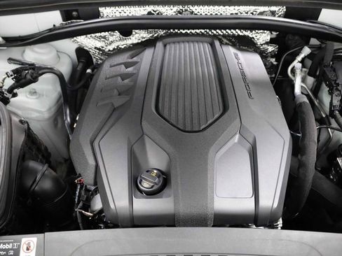 Certified 2025 Porsche Macan Turbo image 42