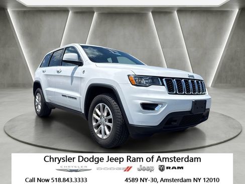 Used 2021 Jeep Grand Cherokee Laredo AWD/4WD image 1