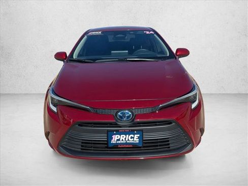 Used 2024 Toyota Corolla LE image 2