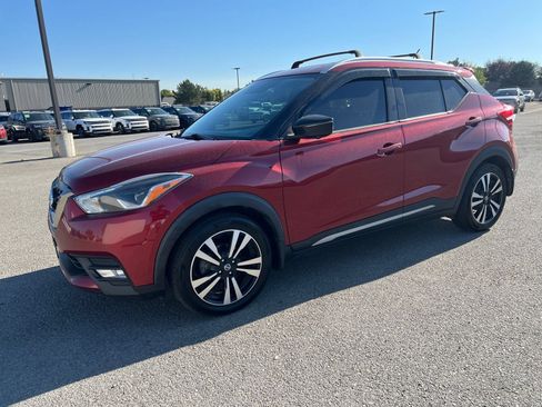 Used 2019 Nissan Kicks SR w/ Interior Electronics Package FWD image 7