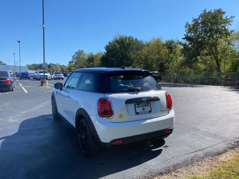 Certified 2024 MINI Cooper SE image 3