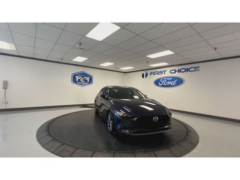 Used 2019 MAZDA MAZDA3 w/Preferred Pkg image 4