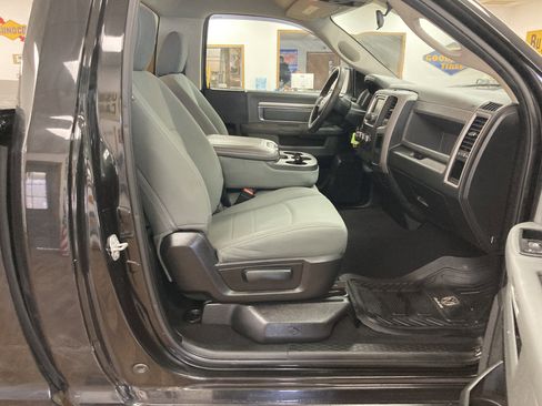 Used 2017 RAM 1500 Express w/ Black Ram 1500 Express Group image 17