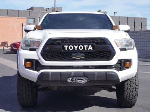 Used 2018 Toyota Tacoma TRD Off-Road w/ Technology Package image 5