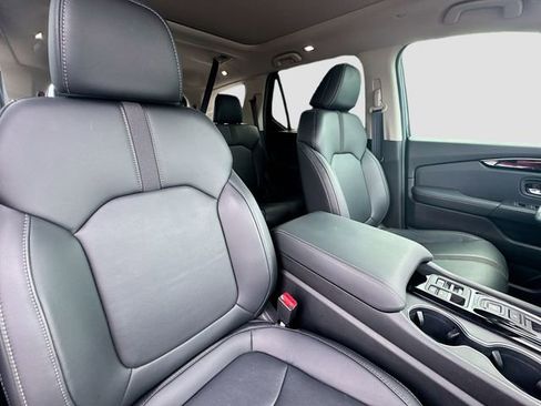 Certified 2025 Honda Pilot Touring image 36