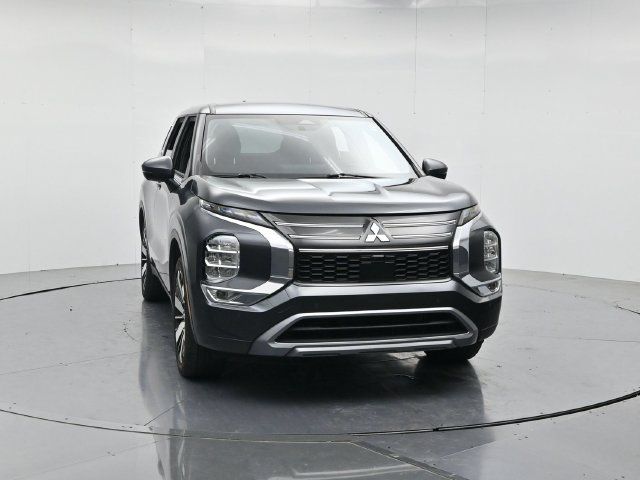 Used 2025 Mitsubishi Outlander SE FWD image 4