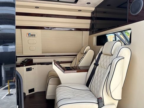 Used 2017 Mercedes-Benz Sprinter 2500 image 9