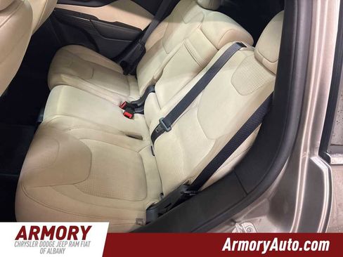 Used 2016 Jeep Cherokee Latitude w/ Comfort/Convenience Group image 30