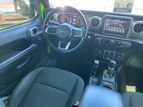 Used 2020 Jeep Wrangler Unlimited Sahara image 16