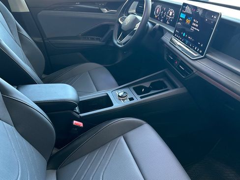 New 2026 Volkswagen Tiguan SE FWD image 14