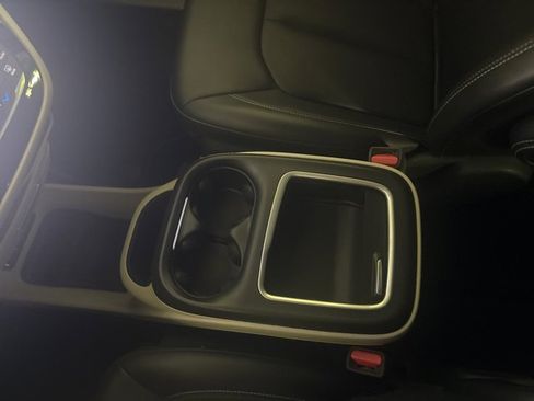 Used 2024 Chrysler Pacifica Touring-L image 46