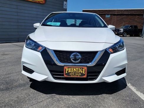 Used 2022 Nissan Versa SV w/ Trunk Package FWD image 3