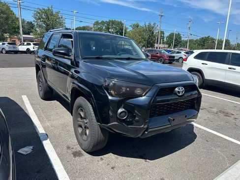Used 2019 Toyota 4Runner SR5 AWD/4WD image 2