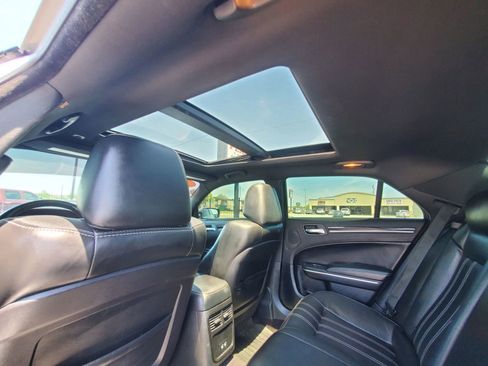 Used 2018 Chrysler 300 S w/ 300S Premium Group image 21