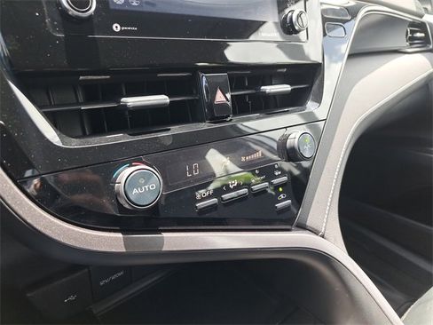 Used 2021 Toyota Camry SE w/ Convenience Package image 22