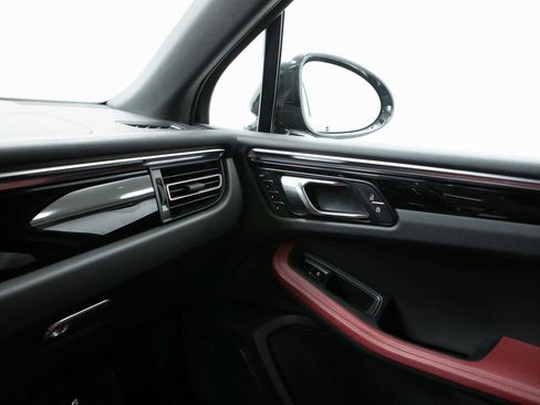 Certified 2024 Porsche Macan image 24