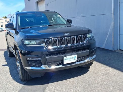 Certified 2023 Jeep Grand Cherokee L Limited w/ Luxury Tech Group II AWD/4WD image 3