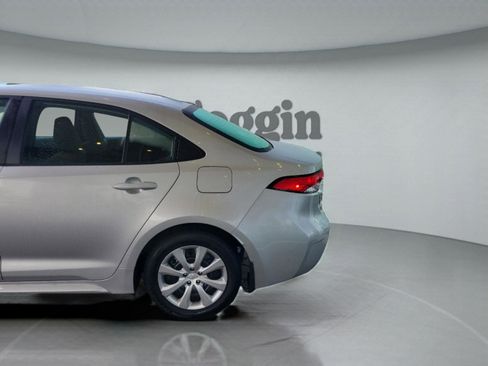 Certified 2025 Toyota Corolla LE image 28