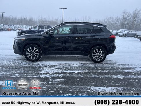 Used 2022 Toyota Corolla Cross XLE image 4