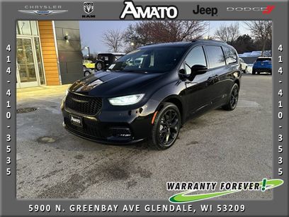 Used 2023 Chrysler Pacifica Limited w/ S Appearance Package