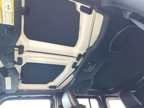 Used 2021 Jeep Wrangler Unlimited Sahara image 16