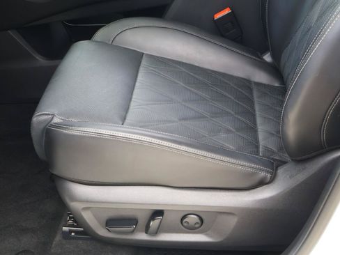 Used 2025 Nissan Rogue Platinum FWD image 14