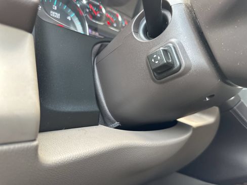 Used 2018 Chevrolet Suburban LT AWD/4WD image 44