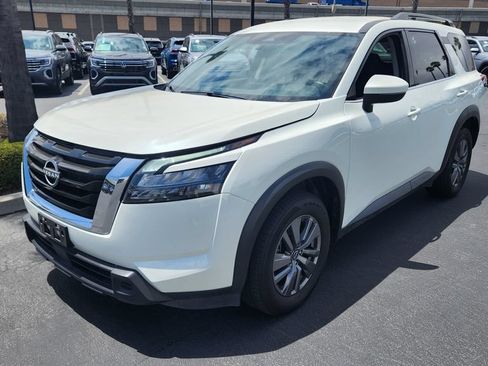 Used 2024 Nissan Pathfinder SV AWD/4WD image 10