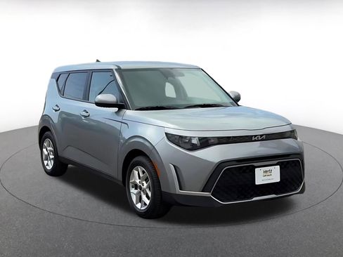Used 2025 Kia Soul LX w/ LX Technology Package image 3