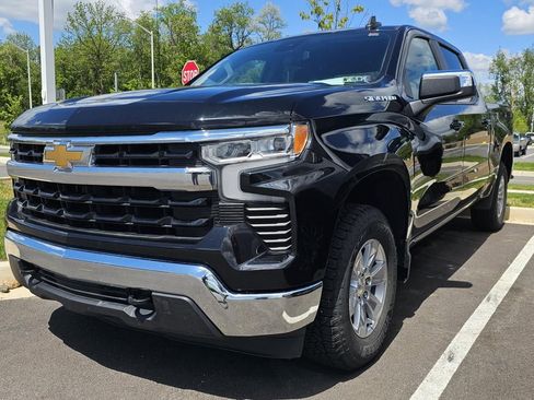 Used 2025 Chevrolet Silverado 1500 LT AWD/4WD image 1