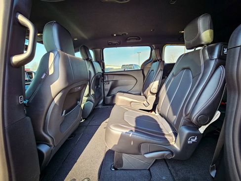 New 2026 Chrysler Pacifica Select image 31
