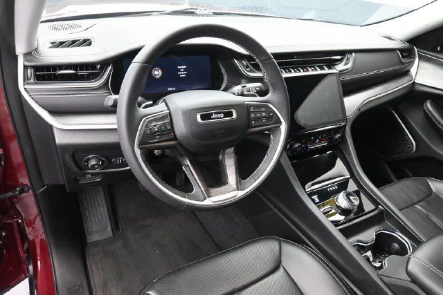 Used 2023 Jeep Grand Cherokee L Limited w/ Luxury Tech Group II AWD/4WD image 25