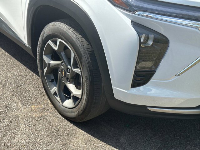 Used 2025 Chevrolet Trax LT w/ LT Convenience Package FWD image 4