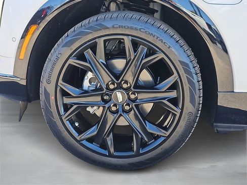 New 2025 Cadillac Optiq Sport 1 w/ LPO, ONYX Package image 8