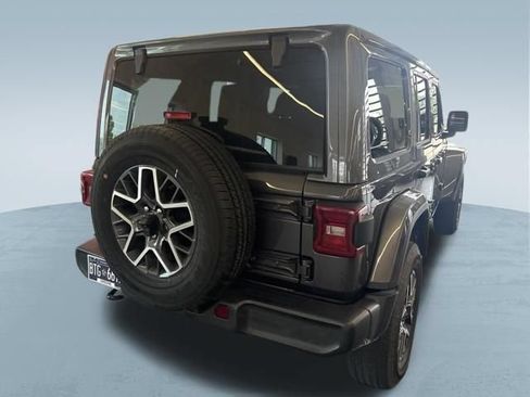 Used 2025 Jeep Wrangler Unlimited Sahara AWD/4WD image 9