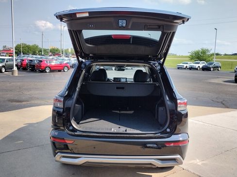 New 2025 Mitsubishi Outlander SE image 16