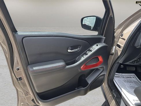 Used 2024 Nissan Frontier PRO-4X w/ Technology Package image 16