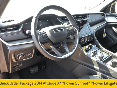 New 2025 Jeep Grand Cherokee Altitude image 4