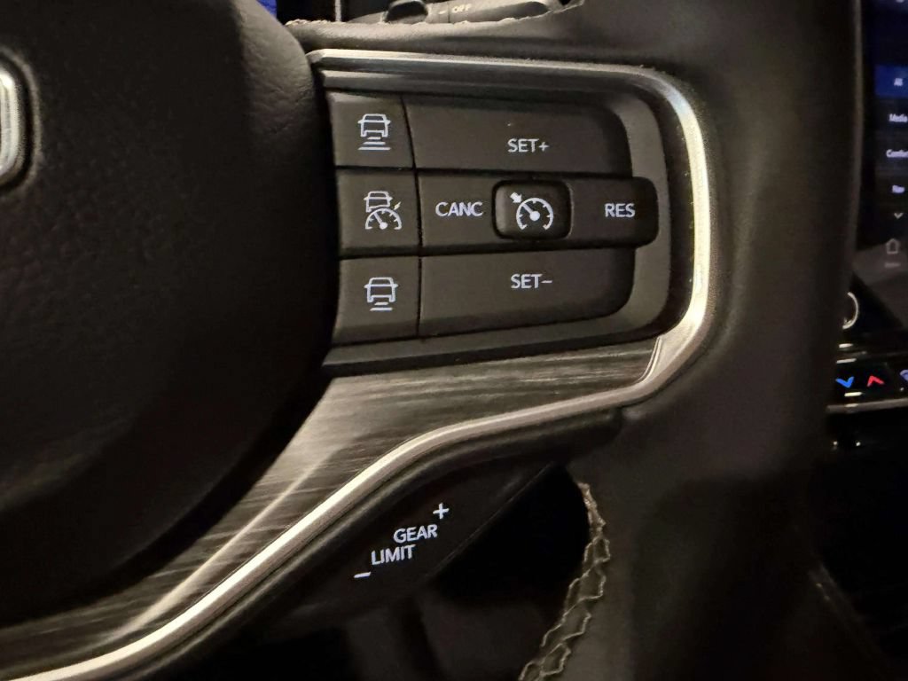 Used 2024 Jeep Wagoneer L Series II w/ Flexible Seating Group AWD/4WD image 50