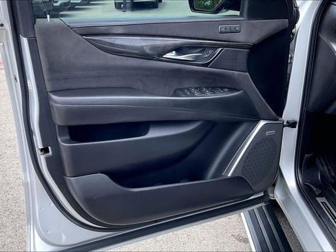 Used 2019 Cadillac Escalade ESV Platinum AWD/4WD image 25
