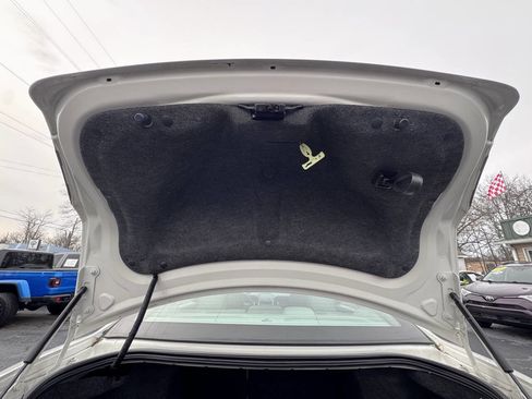 Used 2011 Ford Taurus SE image 31