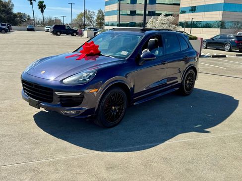 Used 2018 Porsche Cayenne GTS w/ Premium Package Plus AWD/4WD image 10